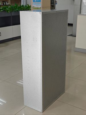 Capot de débit laminaire professionnel avec rang de purification 100 rang ISO14644-1 Efficacité standard et filtrant ≥ 99,99%